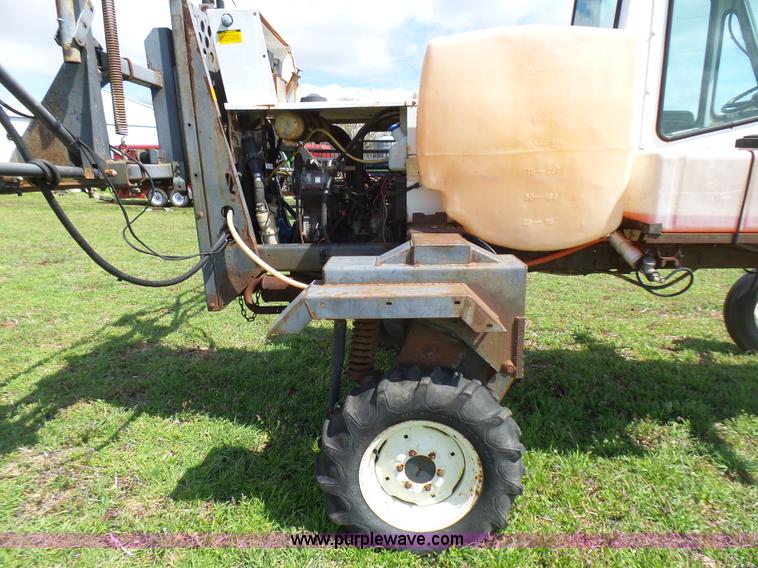 image for item L5482 SpraCoupe 220 self-propelled sprayer