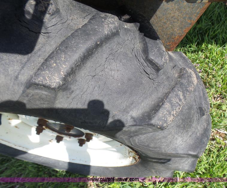 image for item L5482 SpraCoupe 220 self-propelled sprayer