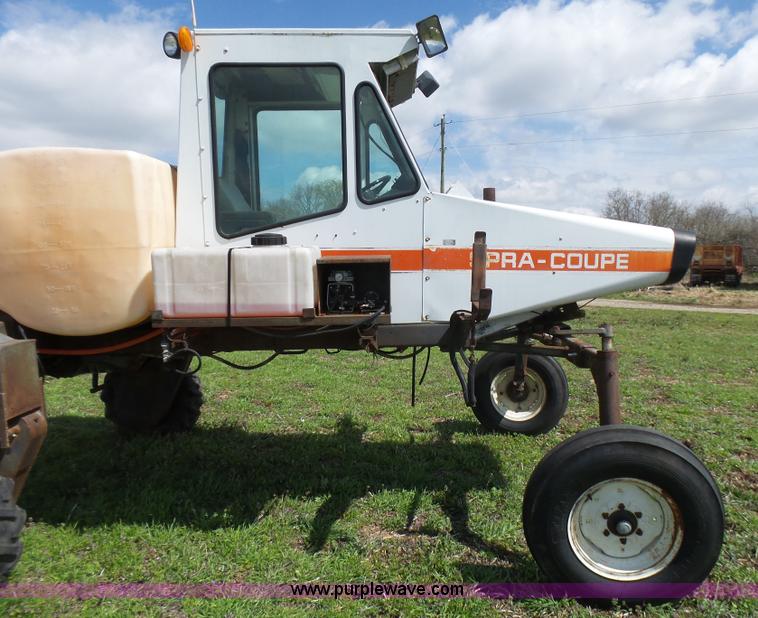 image for item L5482 SpraCoupe 220 self-propelled sprayer