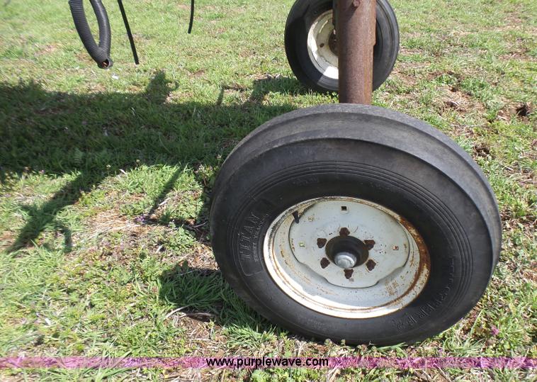 image for item L5482 SpraCoupe 220 self-propelled sprayer