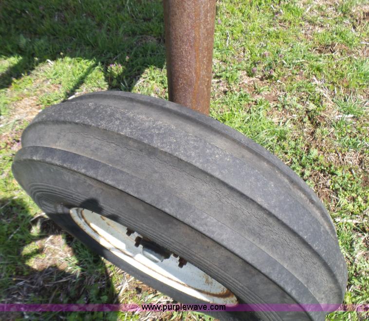 image for item L5482 SpraCoupe 220 self-propelled sprayer