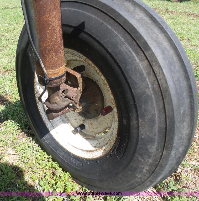 image for item L5482 SpraCoupe 220 self-propelled sprayer