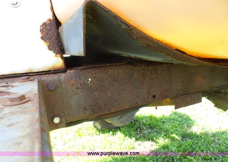 image for item L5482 SpraCoupe 220 self-propelled sprayer