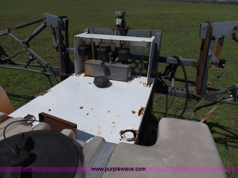 image for item L5482 SpraCoupe 220 self-propelled sprayer