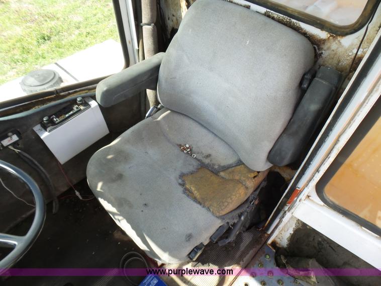 image for item L5482 SpraCoupe 220 self-propelled sprayer