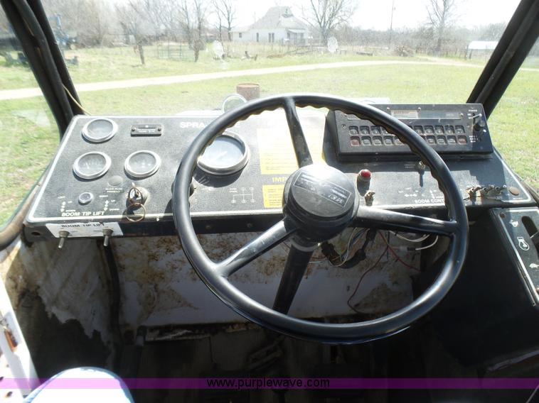 image for item L5482 SpraCoupe 220 self-propelled sprayer