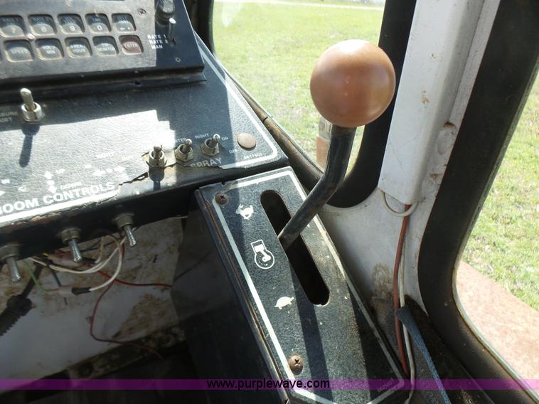 image for item L5482 SpraCoupe 220 self-propelled sprayer