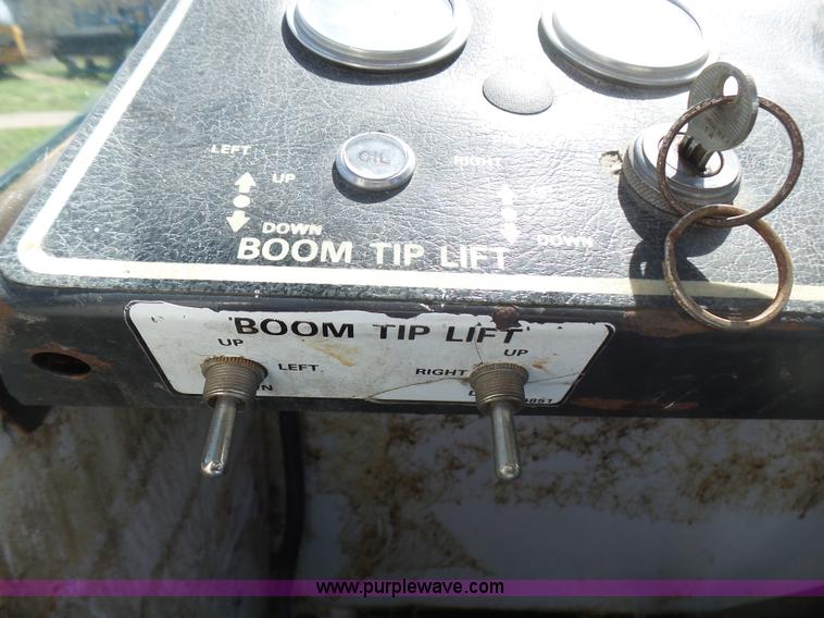 image for item L5482 SpraCoupe 220 self-propelled sprayer