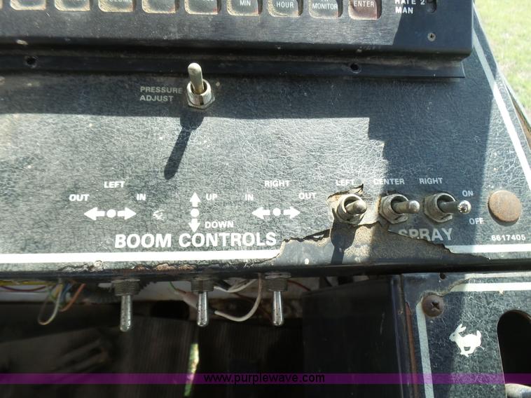 image for item L5482 SpraCoupe 220 self-propelled sprayer