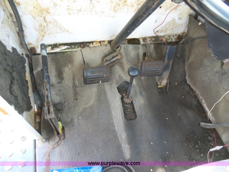 image for item L5482 SpraCoupe 220 self-propelled sprayer