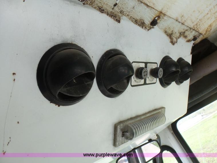 image for item L5482 SpraCoupe 220 self-propelled sprayer