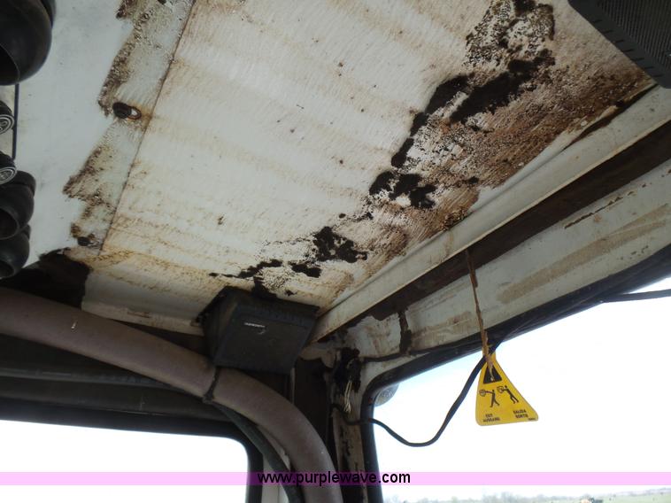 image for item L5482 SpraCoupe 220 self-propelled sprayer