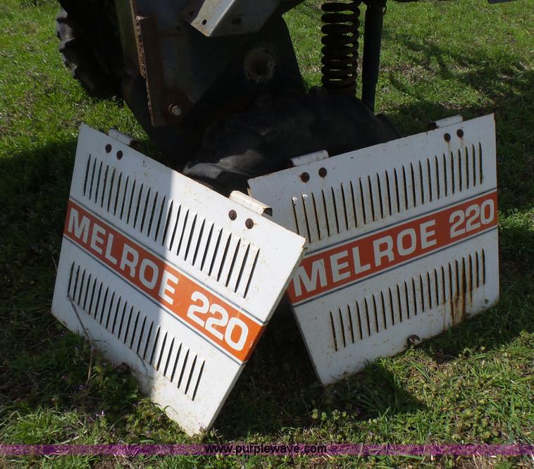 image for item L5482 SpraCoupe 220 self-propelled sprayer