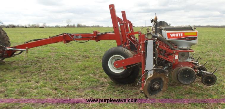 image for item L5484 2004 AGCO White 8706 no-till planter