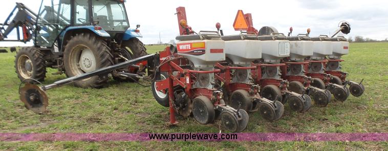 image for item L5484 2004 AGCO White 8706 no-till planter