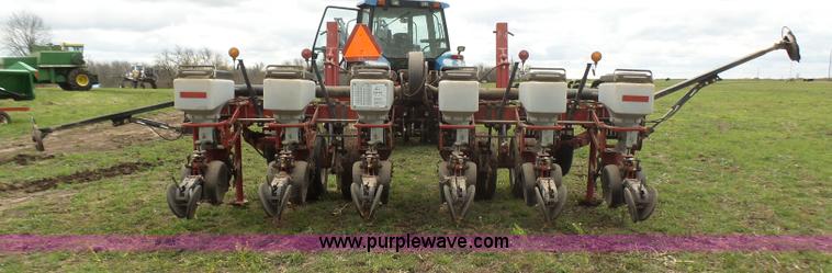 image for item L5484 2004 AGCO White 8706 no-till planter