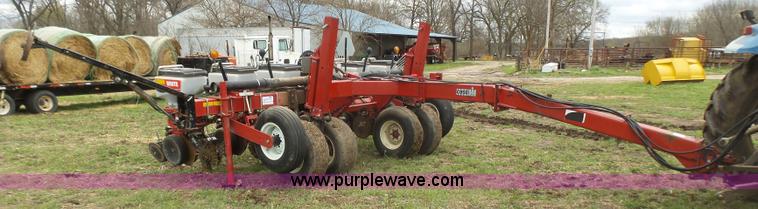 image for item L5484 2004 AGCO White 8706 no-till planter