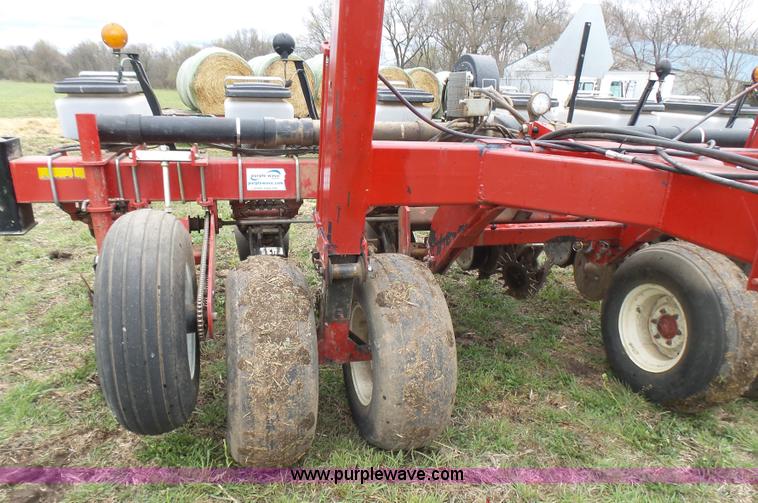 image for item L5484 2004 AGCO White 8706 no-till planter