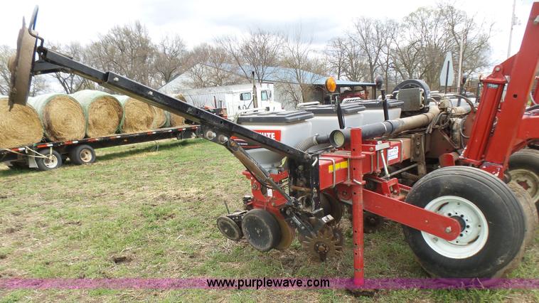 image for item L5484 2004 AGCO White 8706 no-till planter