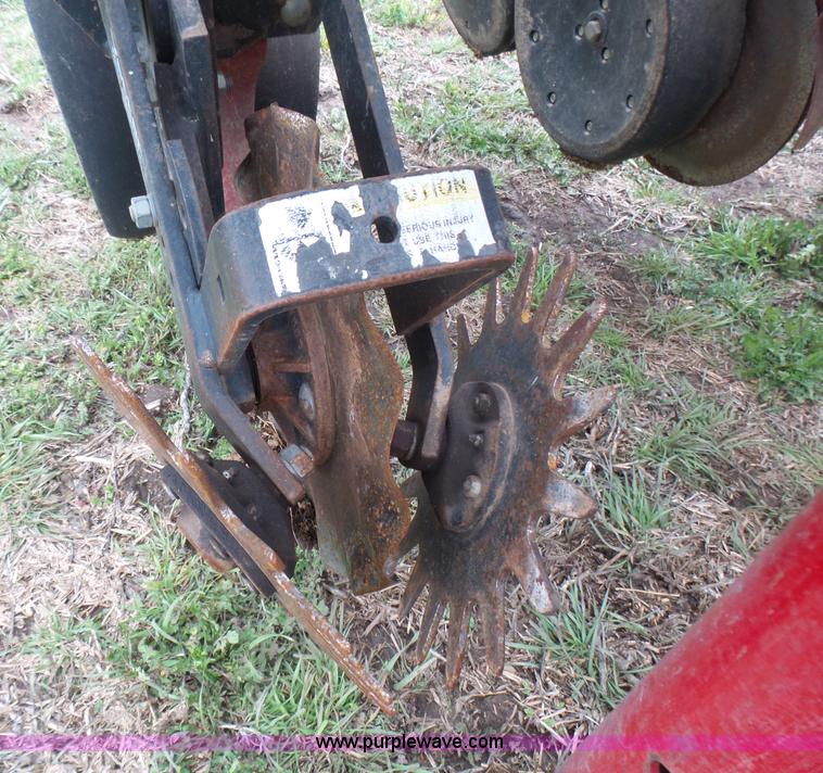 image for item L5484 2004 AGCO White 8706 no-till planter