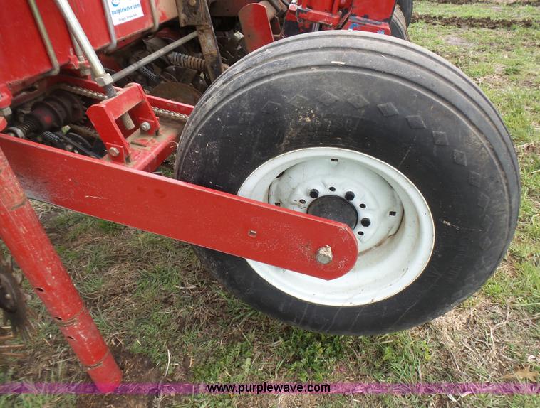 image for item L5484 2004 AGCO White 8706 no-till planter