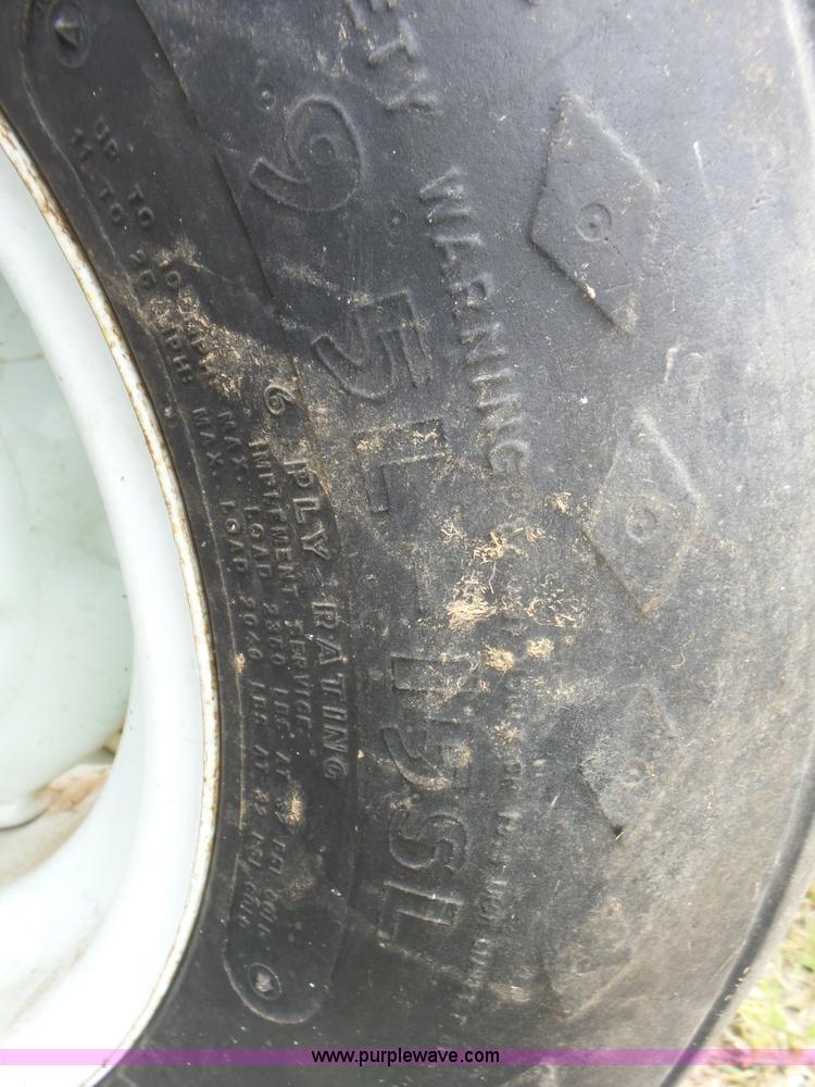 image for item L5484 2004 AGCO White 8706 no-till planter