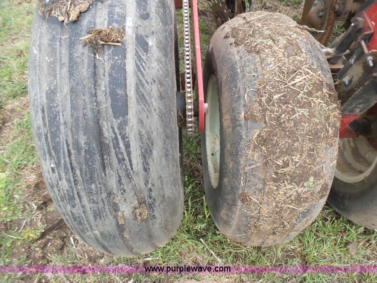 image for item L5484 2004 AGCO White 8706 no-till planter