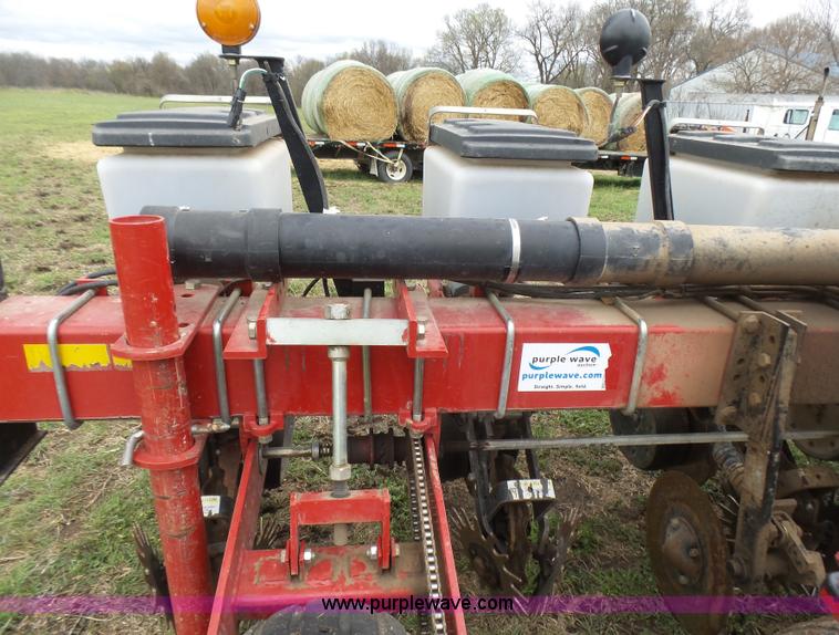 image for item L5484 2004 AGCO White 8706 no-till planter