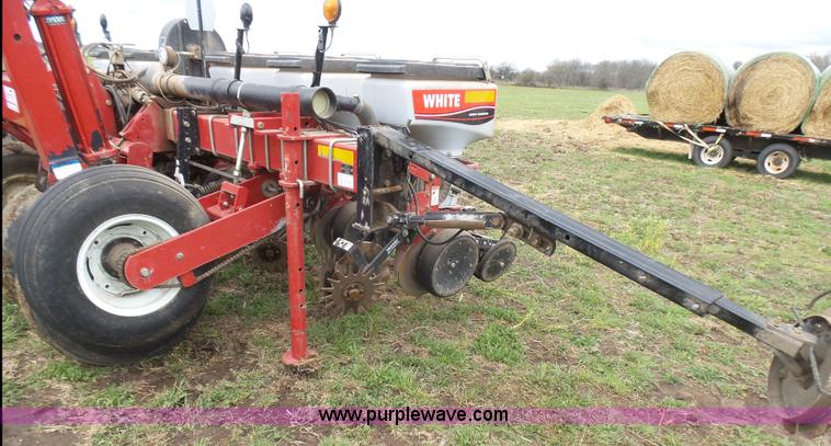 image for item L5484 2004 AGCO White 8706 no-till planter