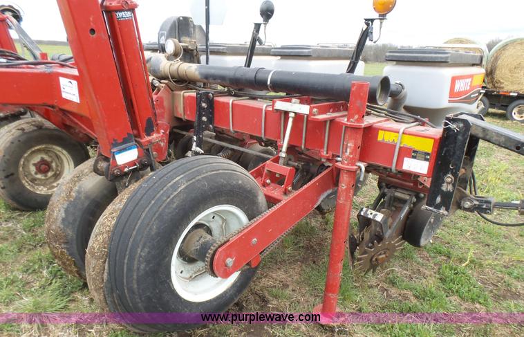 image for item L5484 2004 AGCO White 8706 no-till planter