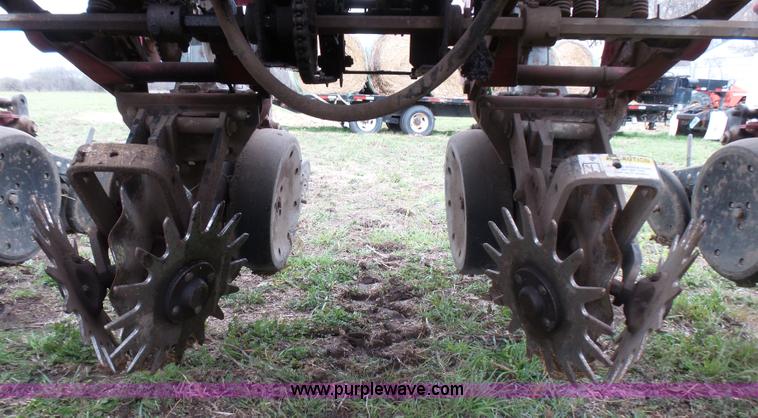 image for item L5484 2004 AGCO White 8706 no-till planter