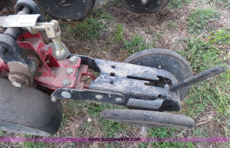 image for item L5484 2004 AGCO White 8706 no-till planter