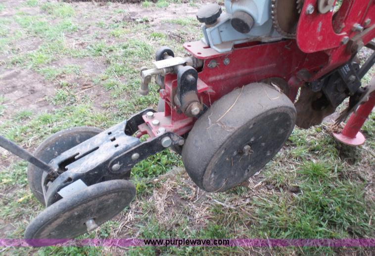 image for item L5484 2004 AGCO White 8706 no-till planter