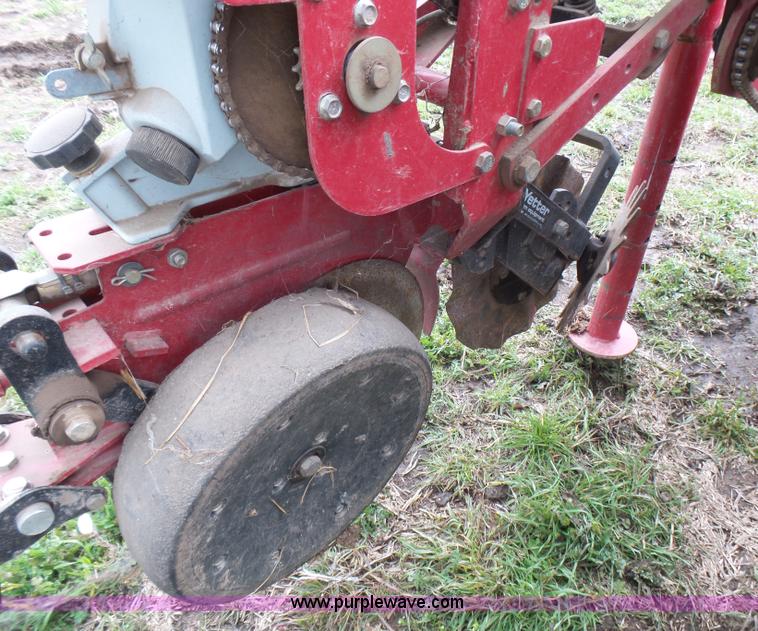 image for item L5484 2004 AGCO White 8706 no-till planter