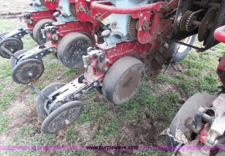 image for item L5484 2004 AGCO White 8706 no-till planter