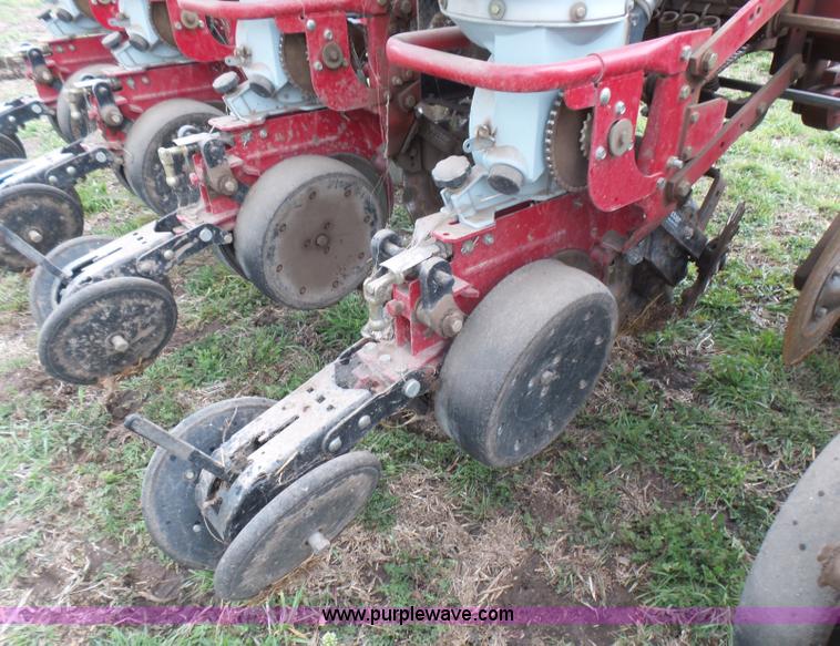 image for item L5484 2004 AGCO White 8706 no-till planter