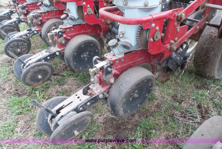 image for item L5484 2004 AGCO White 8706 no-till planter