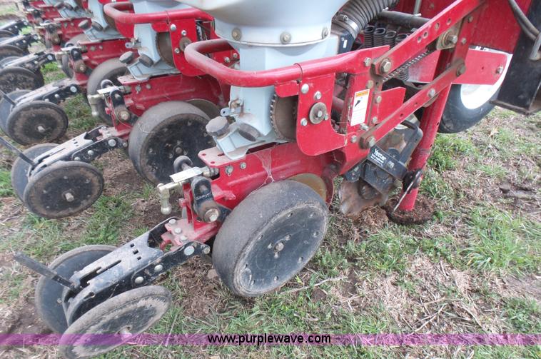 image for item L5484 2004 AGCO White 8706 no-till planter