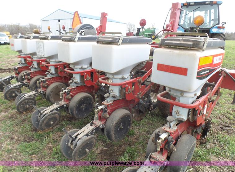 image for item L5484 2004 AGCO White 8706 no-till planter