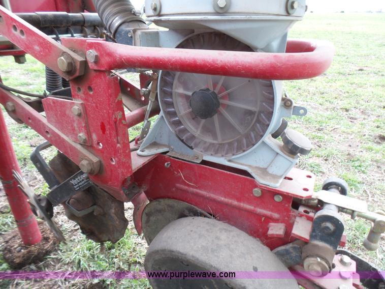 image for item L5484 2004 AGCO White 8706 no-till planter