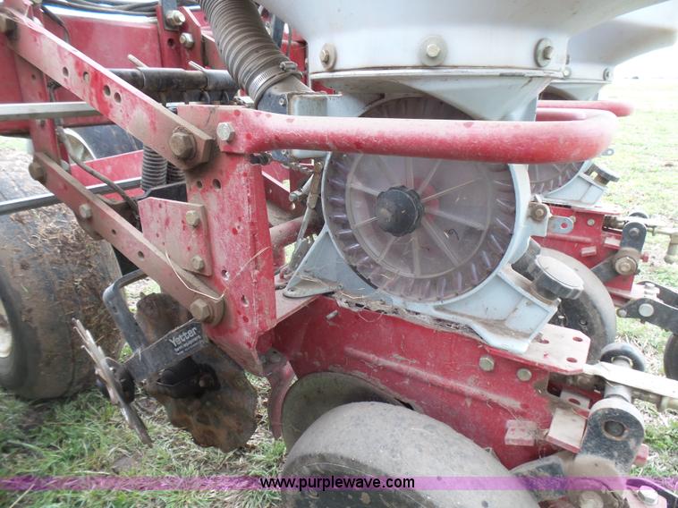 image for item L5484 2004 AGCO White 8706 no-till planter