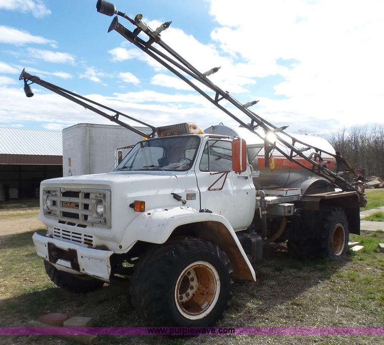 1980 GMC 7000 Big Wheel sprayer in Edgar Springs, MO Item L5498 sold