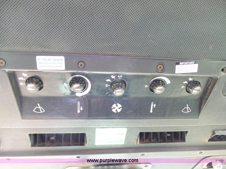 image for item L6289 1978 John Deere 4640 tractor