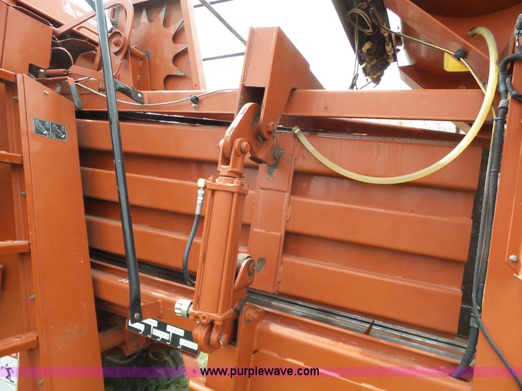 image for item L6290 2002 Hesston 4760 square baler