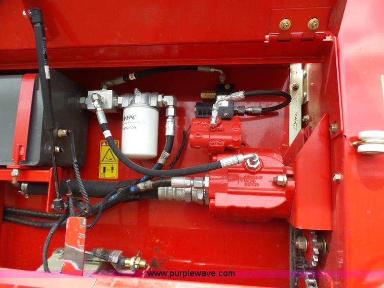 image for item L6293 2013 Massey-Ferguson Hesston 2846A round baler