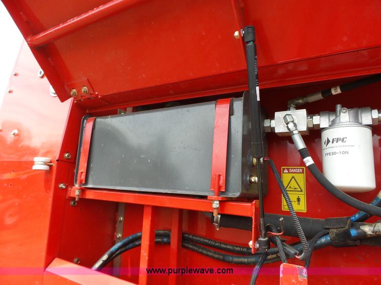 image for item L6293 2013 Massey-Ferguson Hesston 2846A round baler