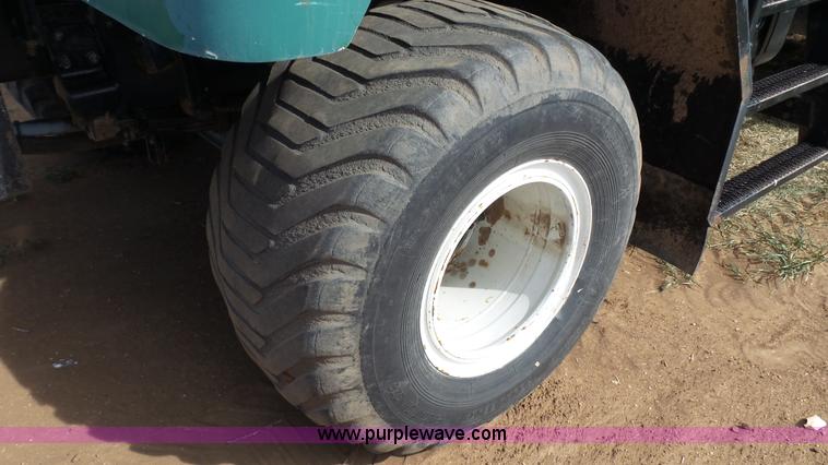 image for item L6529 1996 International 2554 Loral Magnum Air Max V applicator truck