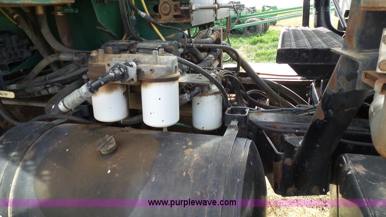 image for item L6529 1996 International 2554 Loral Magnum Air Max V applicator truck