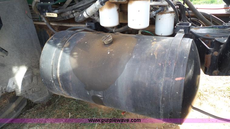 image for item L6529 1996 International 2554 Loral Magnum Air Max V applicator truck