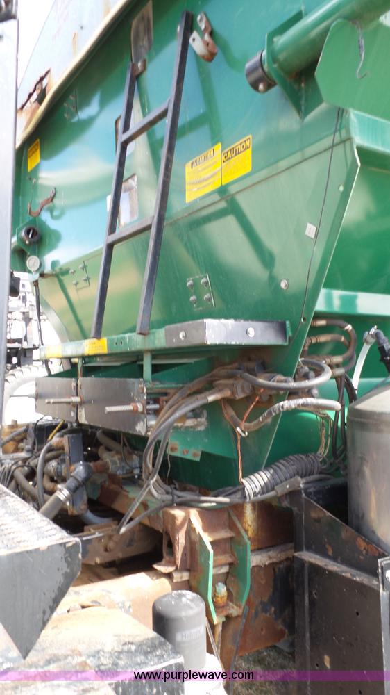 image for item L6529 1996 International 2554 Loral Magnum Air Max V applicator truck